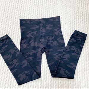 Spanx Look At Me Now Seamless Leggings Camo size 1X